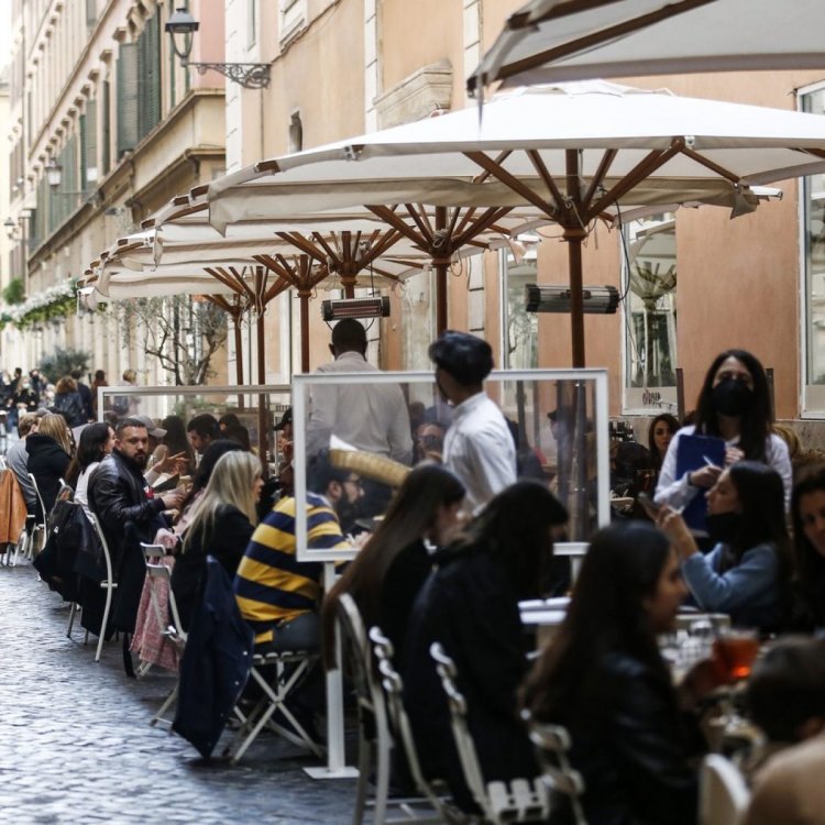 Doar vaccinatii mai pot intra in restaurant! Chiar daca ai test negativ, nu mai ai voie sa mergi la carciuma