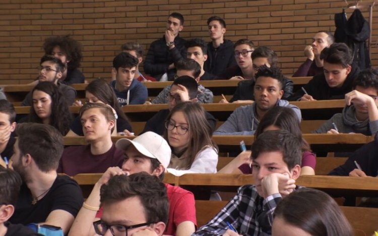 Facultatea de 2 ani revine în România! Care sunt meseriile în care poți activa cu acest tip de învățământ