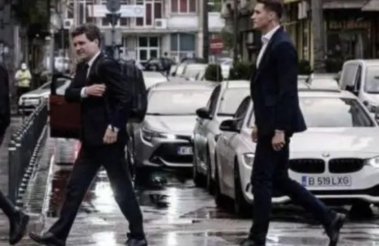 Cine este tânărul de la SPP care-l păzește pe Nicușor Dan. Poza lui a devenit virală. „Ce fain arată băiatul de la SPP! Dar ce băiat! Mândru și chipeș, ca bradul de înalt!